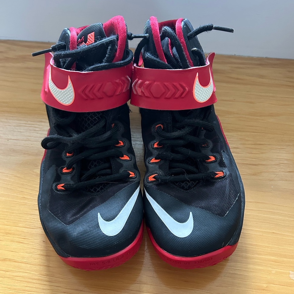Nike LeBron Zoom Soldier VIII  basketball shoes
